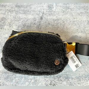 NWT Lululemon Everywhere Fleece Belt Bag Black